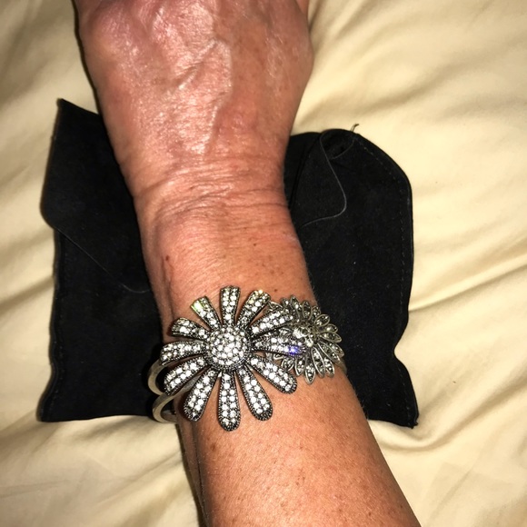 Vintage Rhinestone Starburst Bracelet - Picture 5 of 8